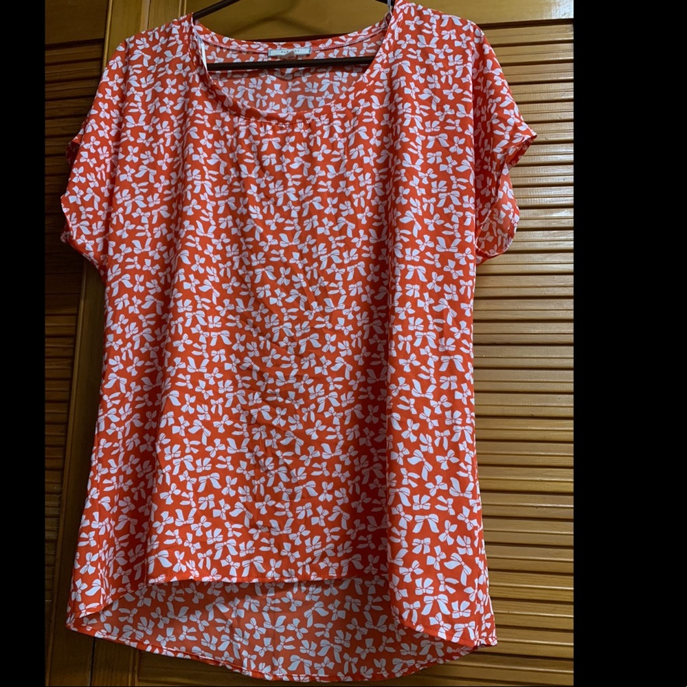 PLEIONE Women’s top, perfect for Spring!
